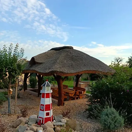 캠프장 Schlafen Im Fass Mit Feldblick